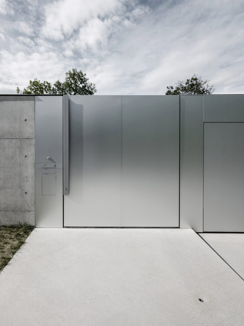 House of Yards by Marte.Marte Architects