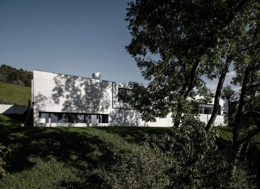 House of Yards by Marte.Marte Architects
