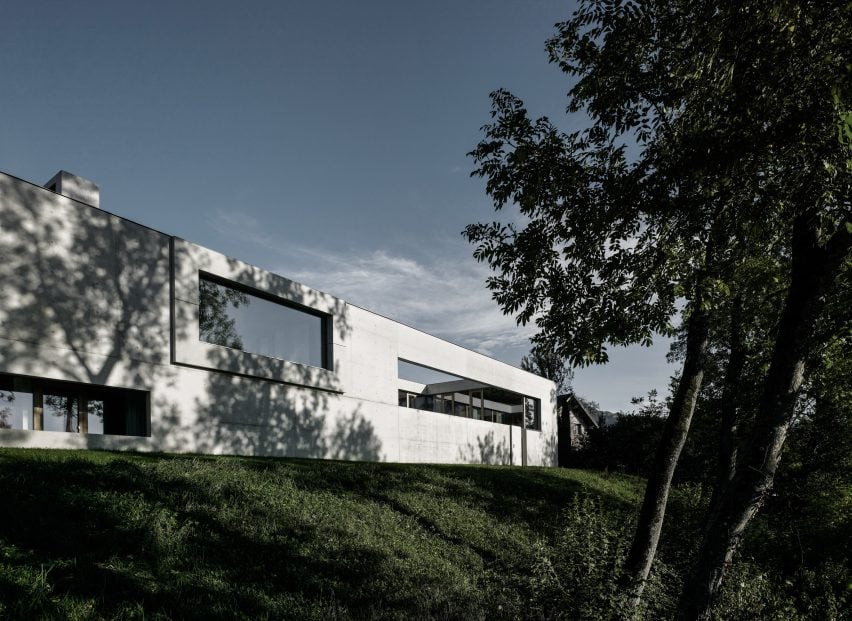 House of Yards by Marte.Marte Architects