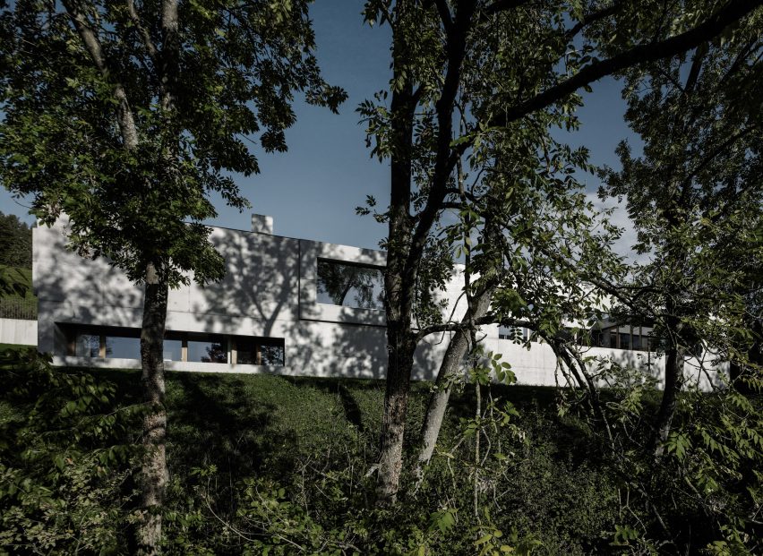 House of Yards by Marte.Marte Architects