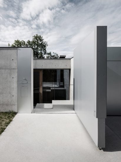 House of Yards by Marte.Marte Architects