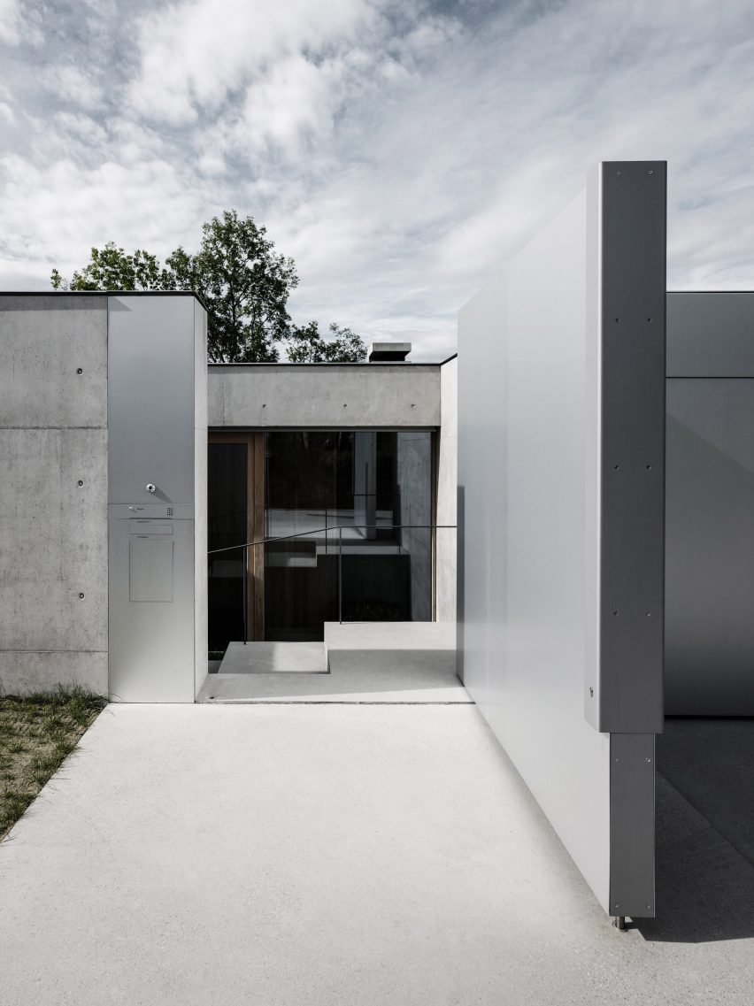 House of Yards by Marte.Marte Architects