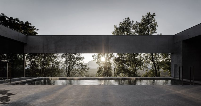 House of Yards by Marte.Marte Architects