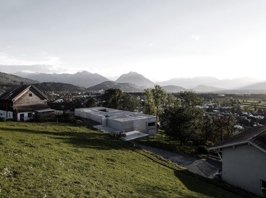 House of Yards by Marte.Marte Architects