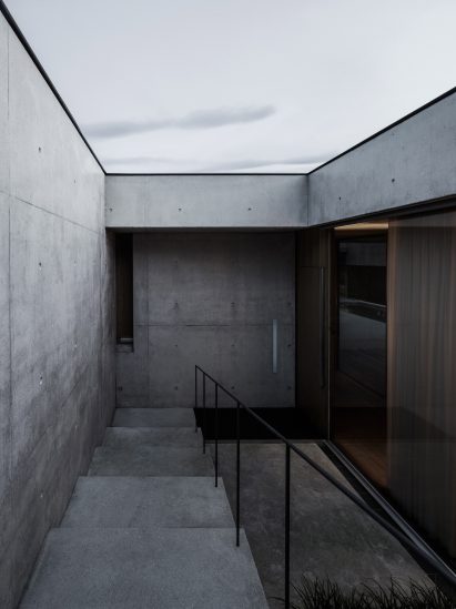 House of Yards by Marte.Marte Architects