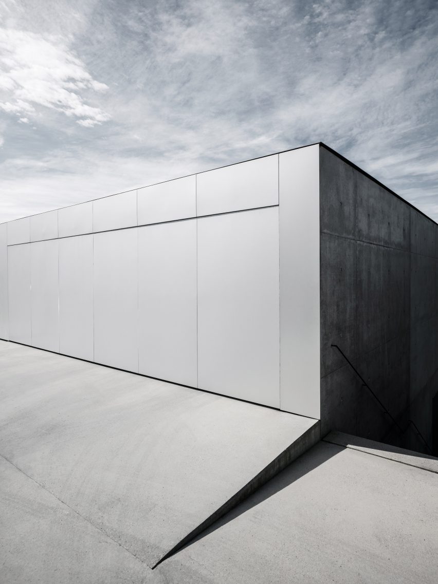 House of Yards by Marte.Marte Architects