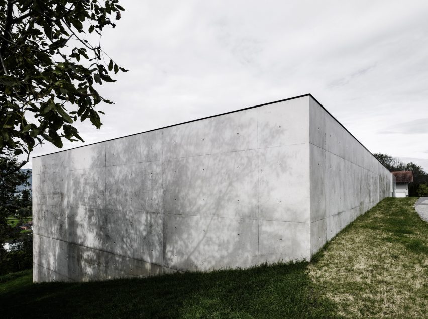 House of Yards by Marte.Marte Architects