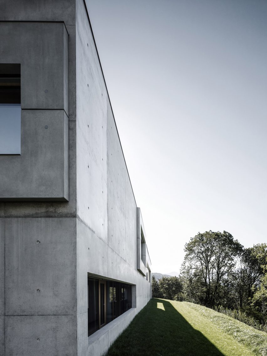 House of Yards by Marte.Marte Architects
