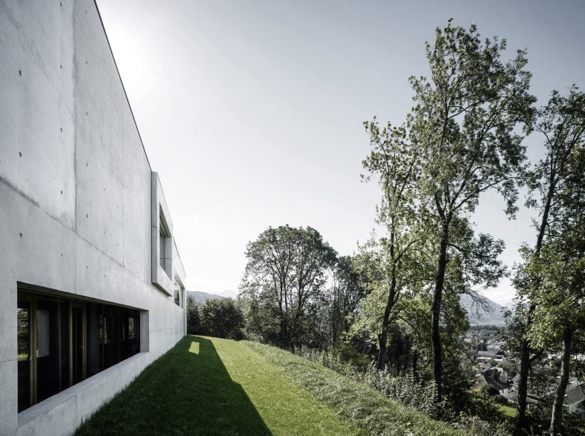 House of Yards by Marte.Marte Architects