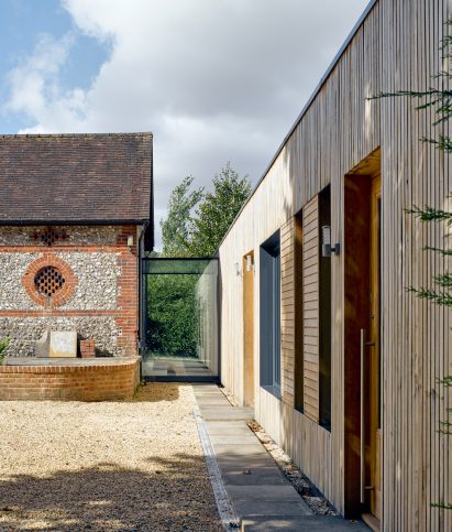Hurdle House by Adam Knibb Architects