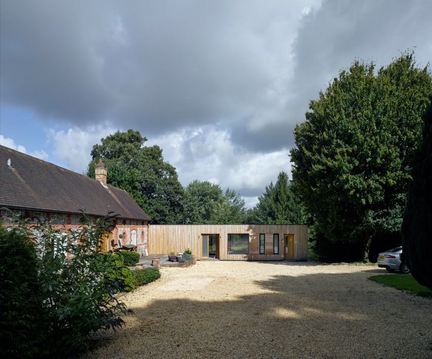 Hurdle House by Adam Knibb Architects