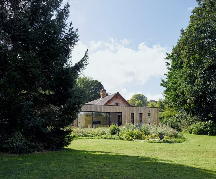 Hurdle House by Adam Knibb Architects