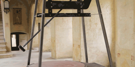 Mischer'traxler Isochrone table formed by pendulum