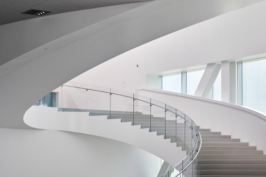 MNBAQ by OMA photographs