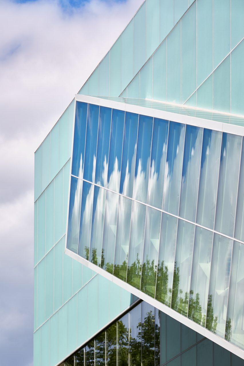 MNBAQ by OMA photographs