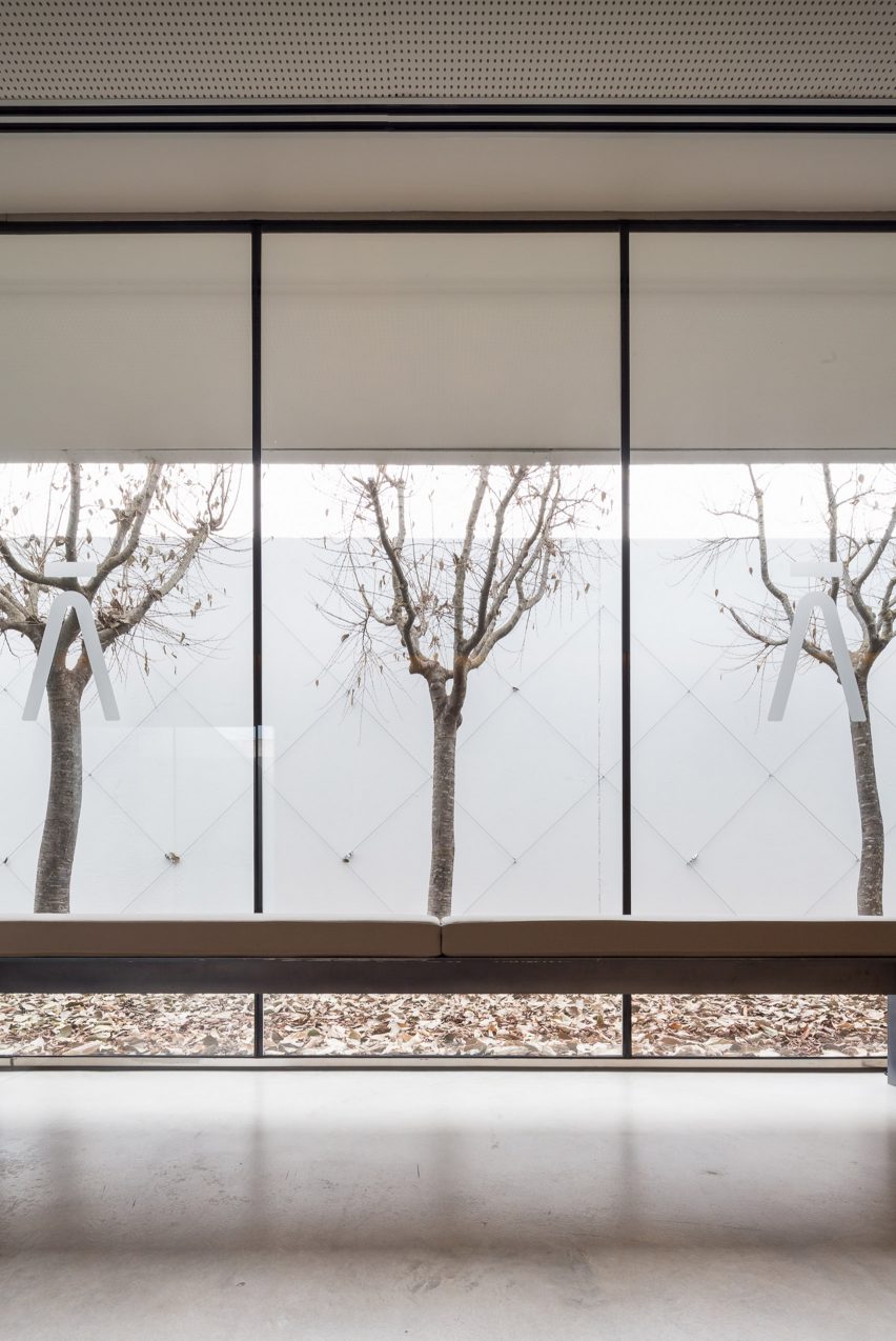 Morgue in Sant Vicenç de Castellet by Barceló Balanzó Arquitectes