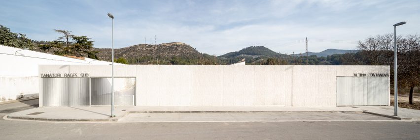 Morgue in Sant Vicenç de Castellet by Barceló Balanzó Arquitectes