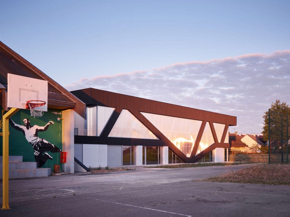 Nathalie Mauclair Gymnasium