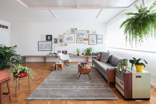 Oscar Freire Apartment by Claudia Bresciani and Júlia Risi