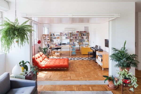 Oscar Freire Apartment by Claudia Bresciani and Júlia Risi