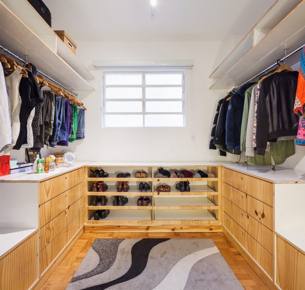 Oscar Freire Apartment by Claudia Bresciani and Júlia Risi