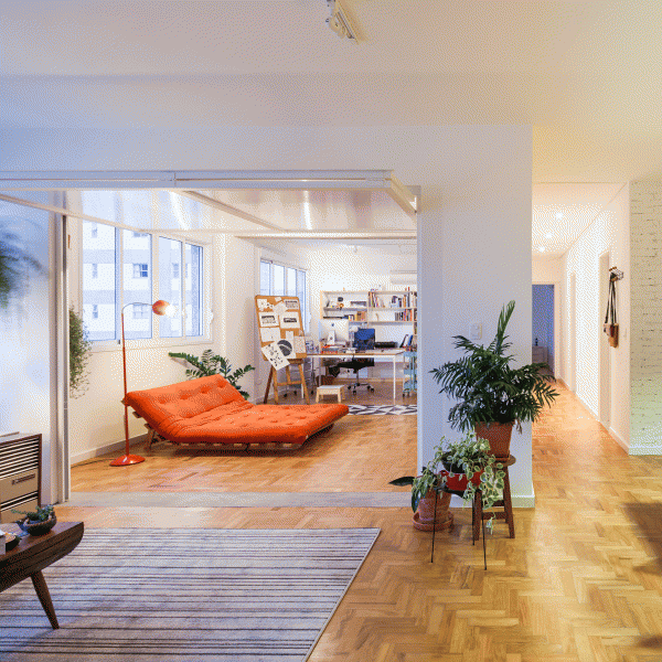 Oscar Freire Apartment by Claudia Bresciani and Júlia Risi