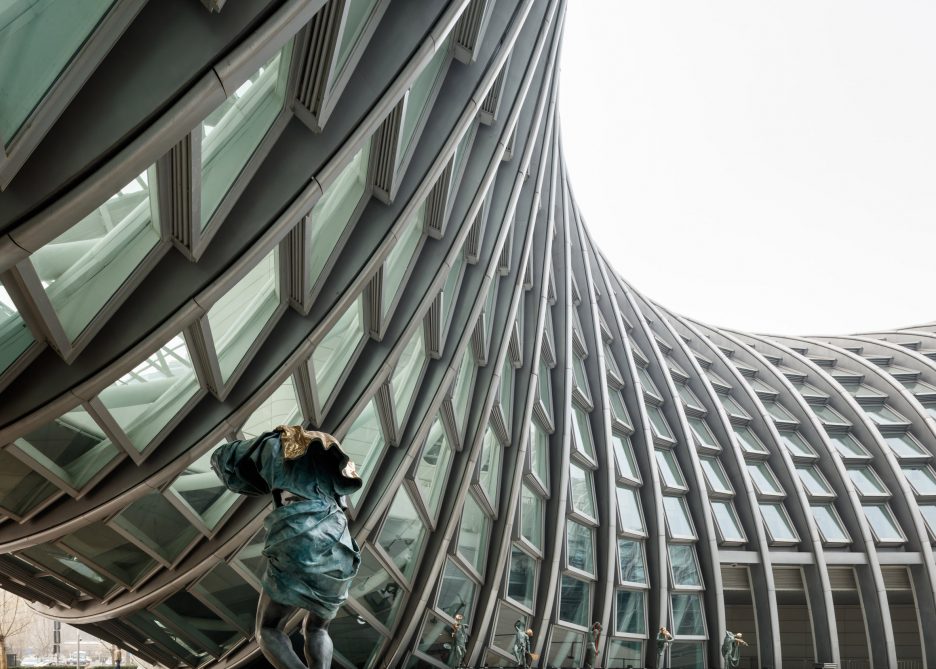 Phoenix International Media Center by BIAD UFo
