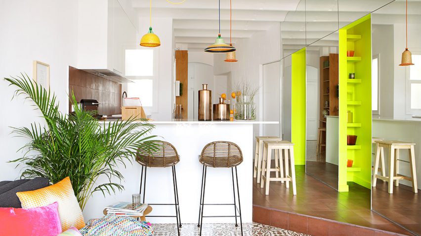 Miel Arquitectos designs Barcelona apartment for “short but vibrant” stays