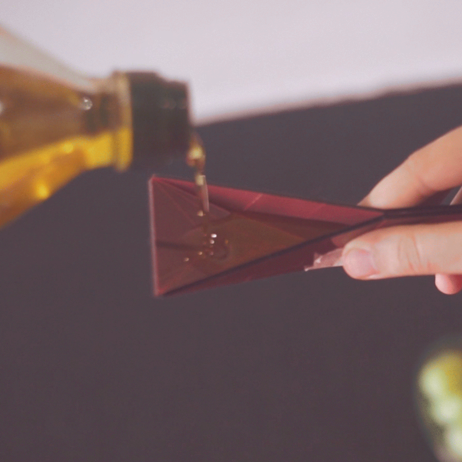 Polygon foldable spoon