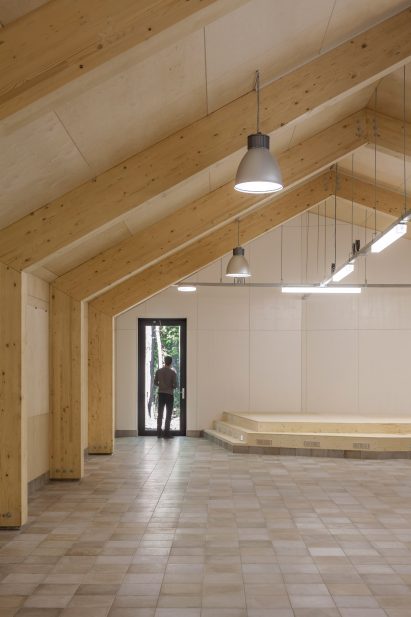 reseta-zonnewende-theatre-hall-architecture-brick-netherlands_dezeen_2364_col_11