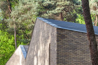 reseta-zonnewende-theatre-hall-architecture-brick-netherlands_dezeen_2364_col_4