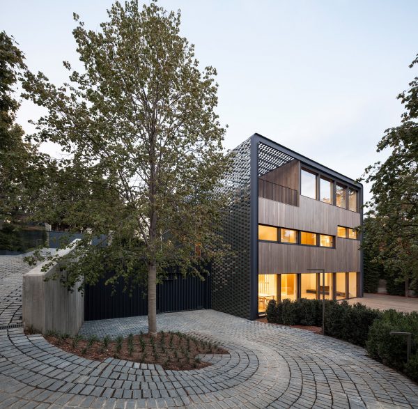 TR House by PmmT Architects