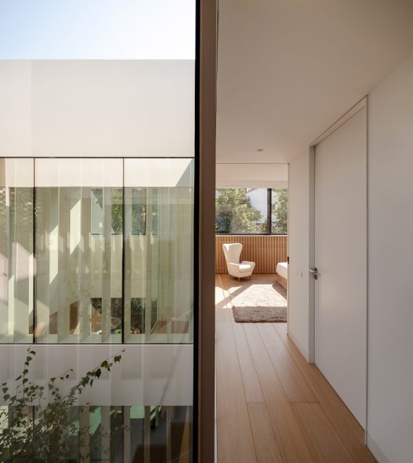 TR House by PmmT Architects