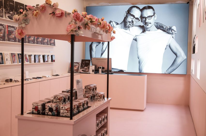 Viktor&Rolf Fashion Artists exhibition