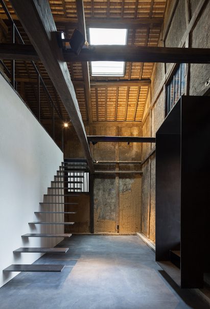 Fukuchiyo sake brewery by yHa Architects