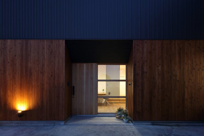 Wood & Steel Frames Renovation by TT architects