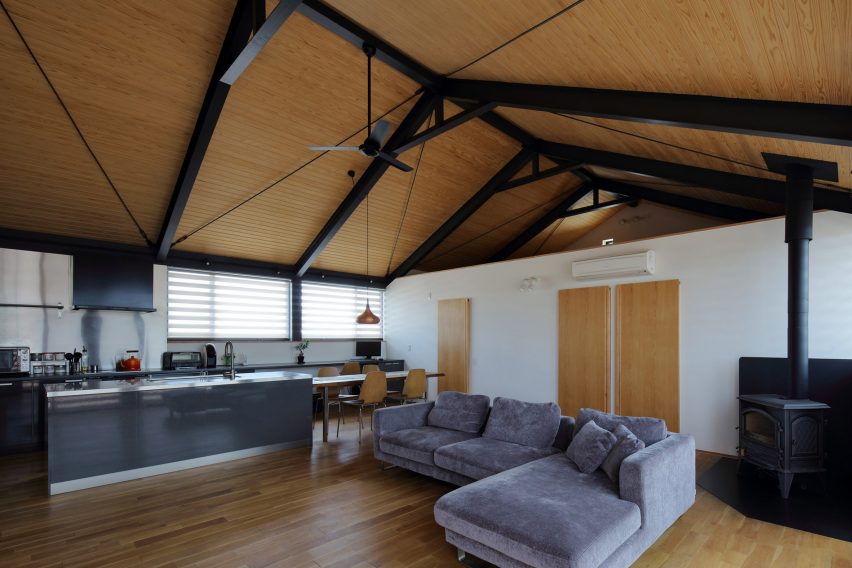 Wood & Steel Frames Renovation by TT architects