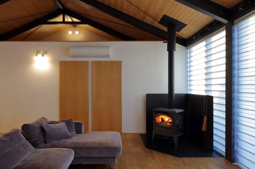 Wood & Steel Frames Renovation by TT architects