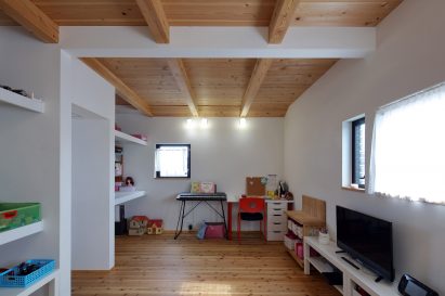 Wood & Steel Frames Renovation by TT architects