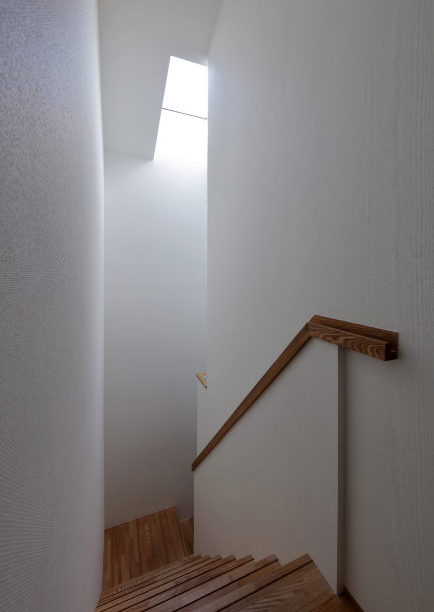 Wood & Steel Frames Renovation by TT architects