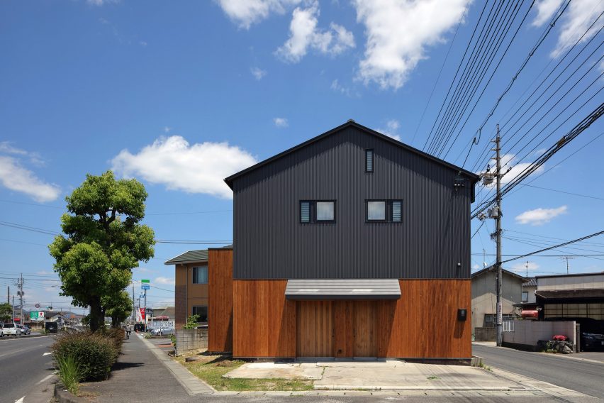 Wood & Steel Frames Renovation by TT architects