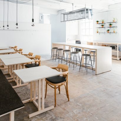 68-claremont_tom-chung-green-26-anonymstudio-minimalist-offices-roundup-workspace-lounge-_dezeen__sq