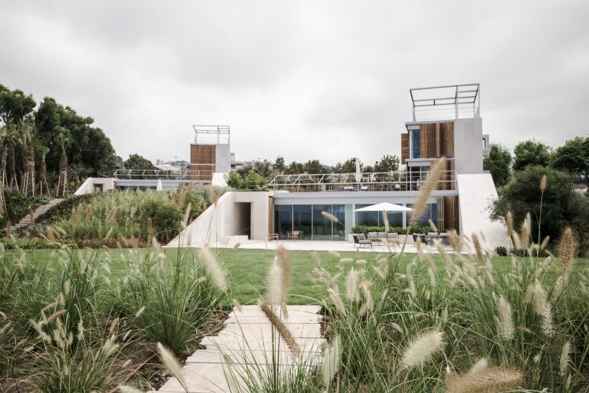 Aamchit Houses by HSS