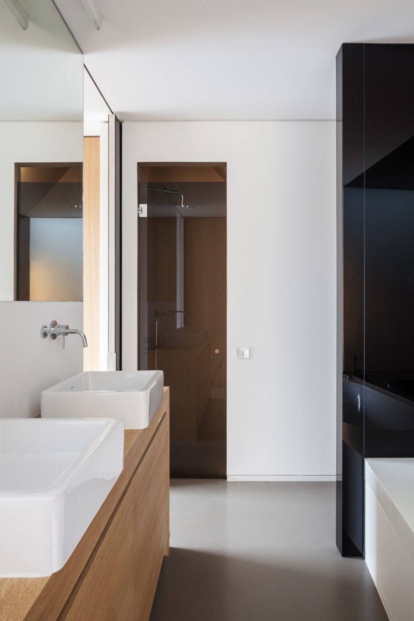 Abeel House by Miass Sys