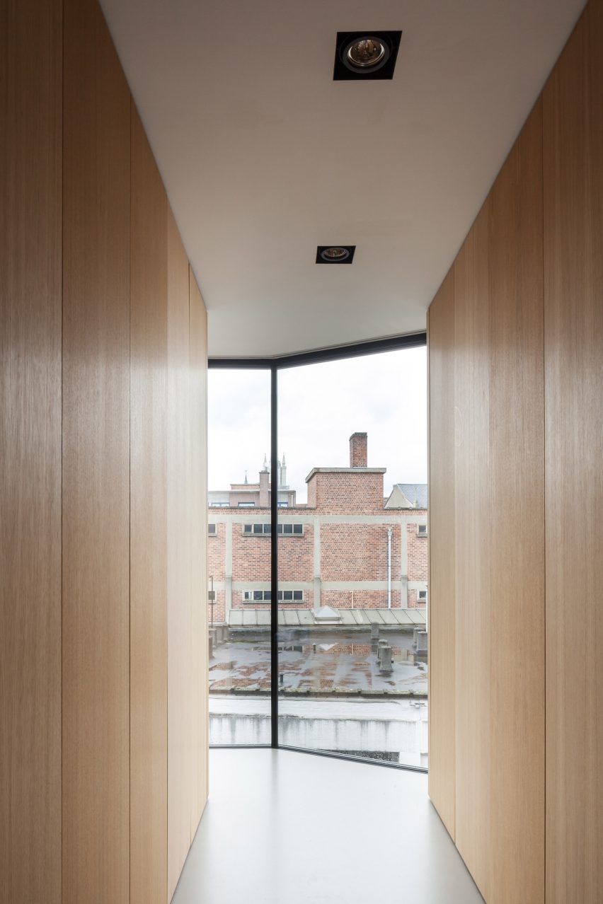 Abeel House by Miass Sys