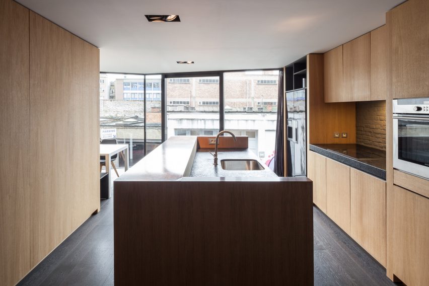 Abeel House by Miass Sys