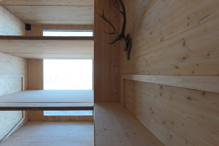 alpine-shelter-ofis-architecture-slovenia_dezeen_2364_col_0