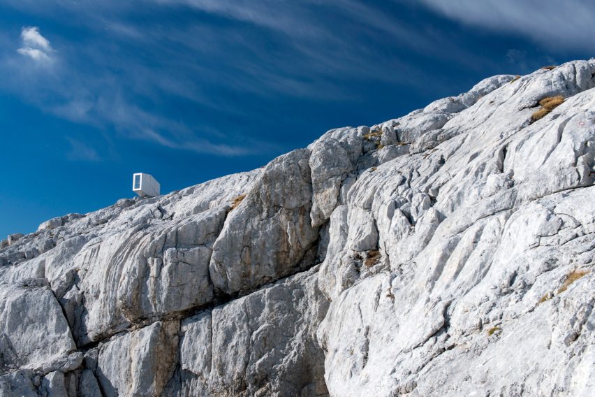 alpine-shelter-ofis-architecture-slovenia_dezeen_2364_col_0