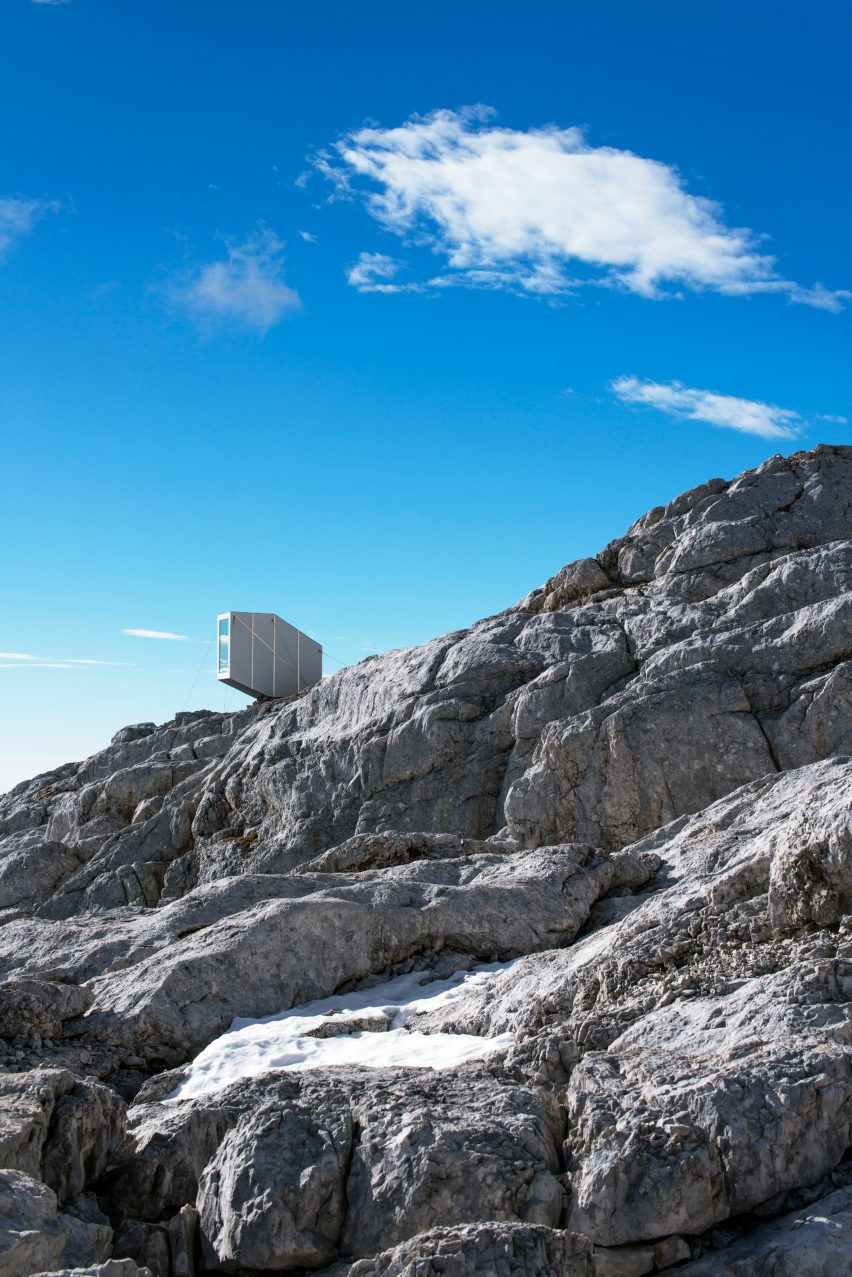 alpine-shelter-ofis-architecture-slovenia_dezeen_2364_col_0