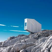 The AIA’s Trump fiasco and a cantilevering cabin feature in this week’s Dezeen Mail